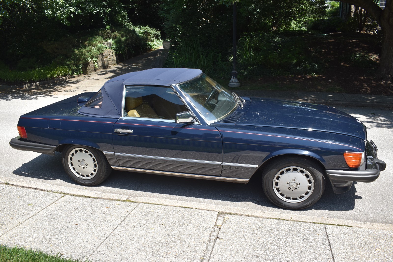 Mercedes-Benz-SL-Class-1987-Convertible-9