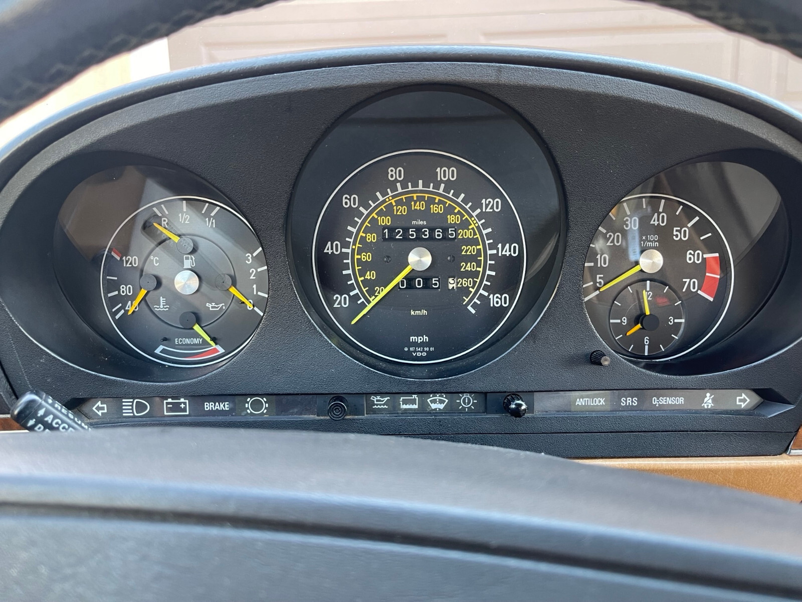Mercedes-Benz-SL-Class-1987-Convertible-9