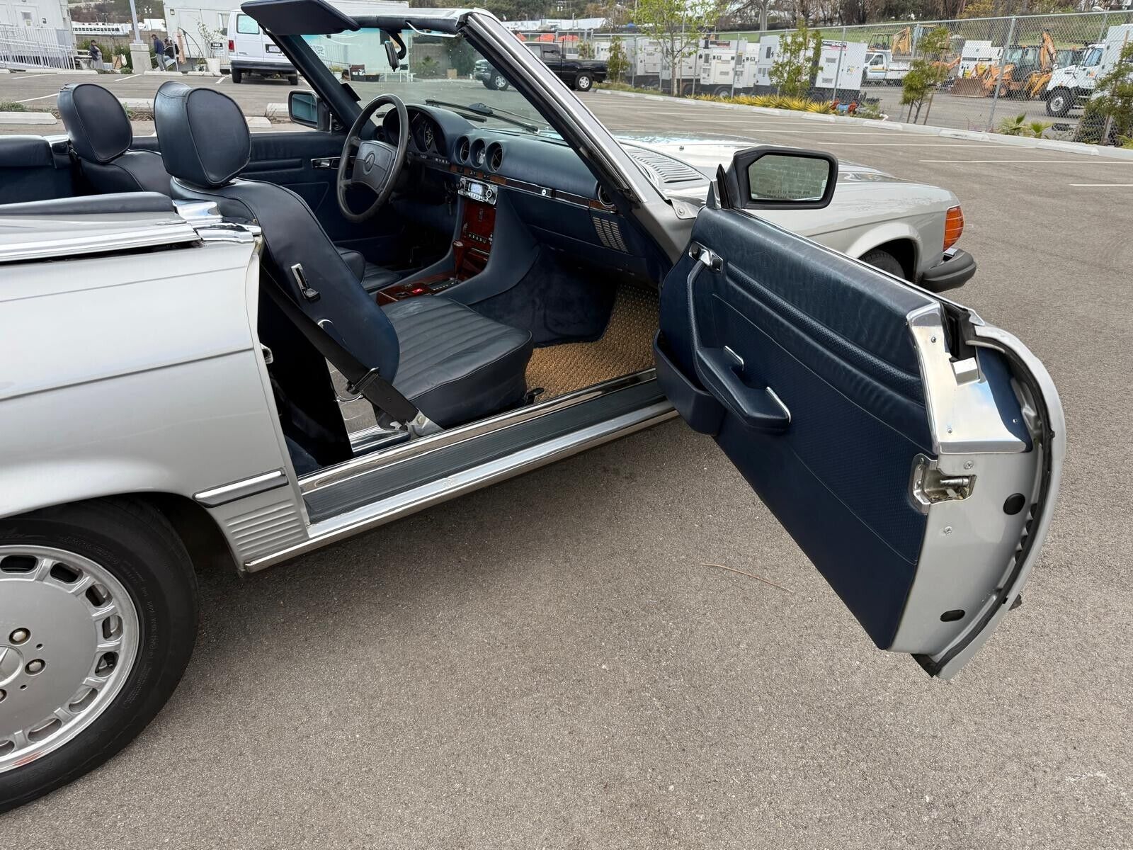 Mercedes-Benz-SL-Class-1988-Convertible-14