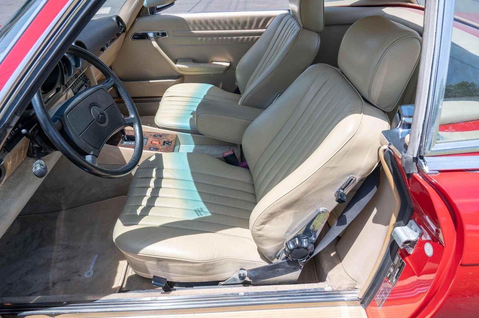 Mercedes-Benz-SL560-1987-2-Door-10