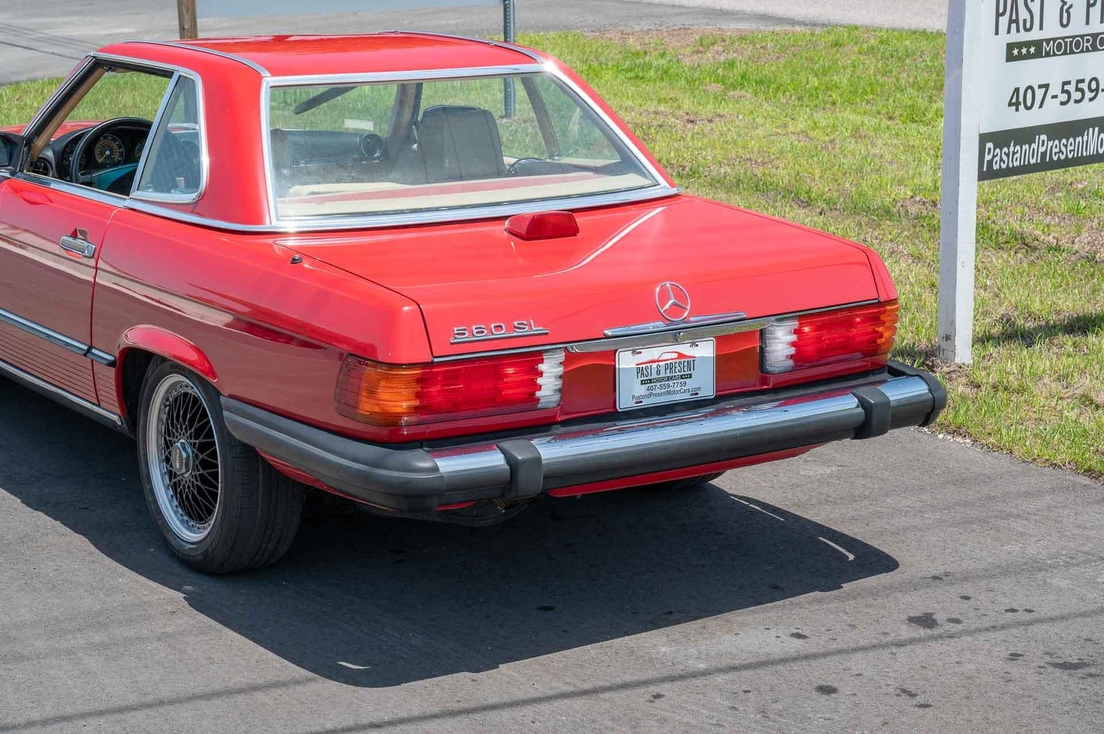 Mercedes-Benz-SL560-1987-2-Door-16