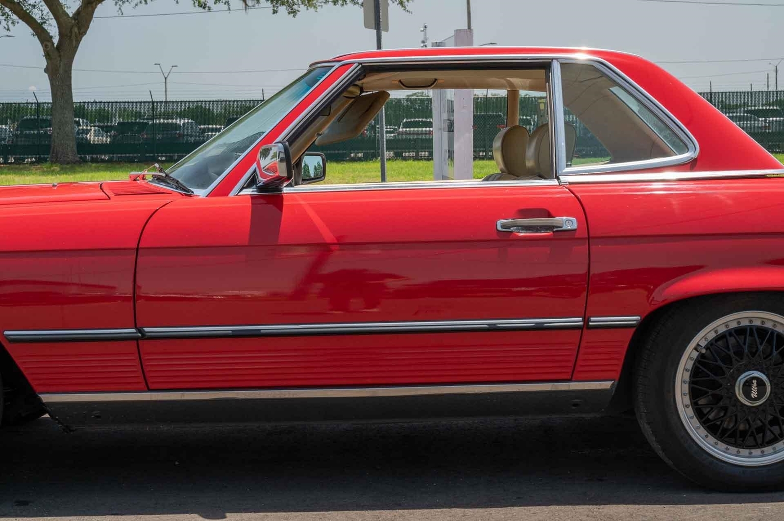 Mercedes-Benz-SL560-1987-2-Door-19