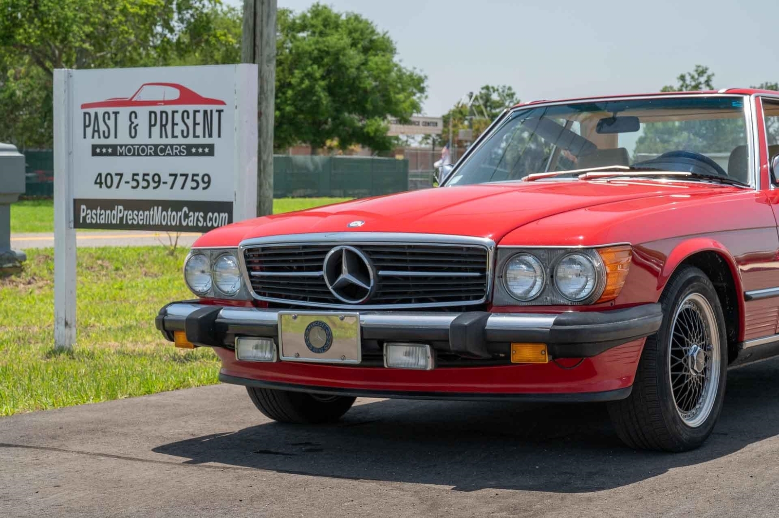 Mercedes-Benz-SL560-1987-2-Door-22