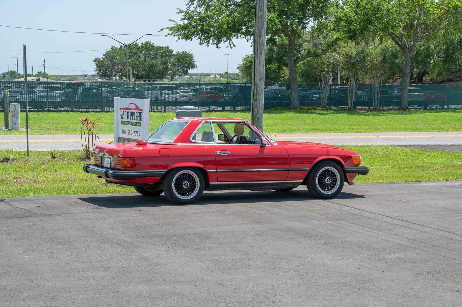 Mercedes-Benz-SL560-1987-2-Door-23