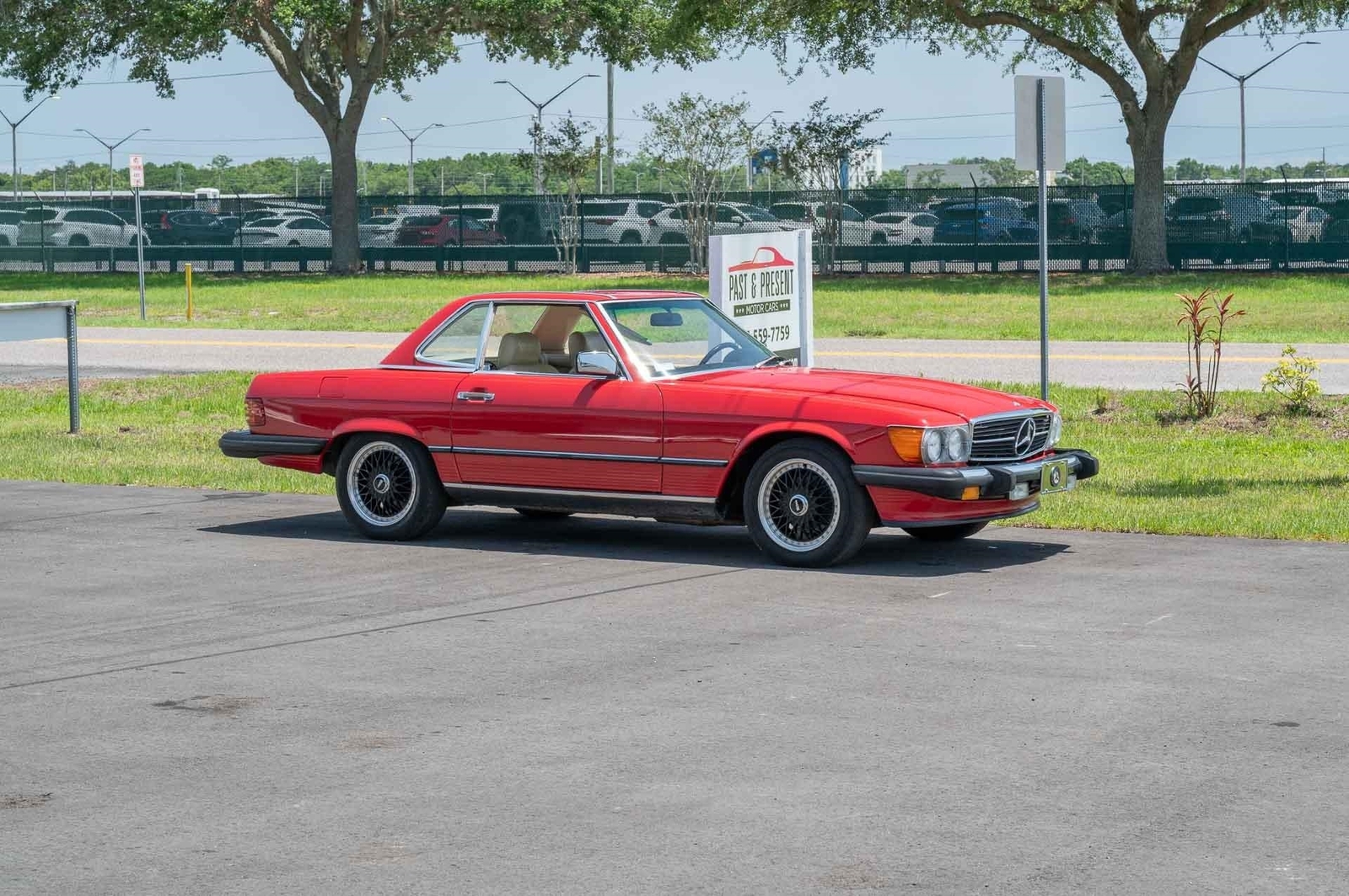 Mercedes-Benz-SL560-1987-2-Door-24