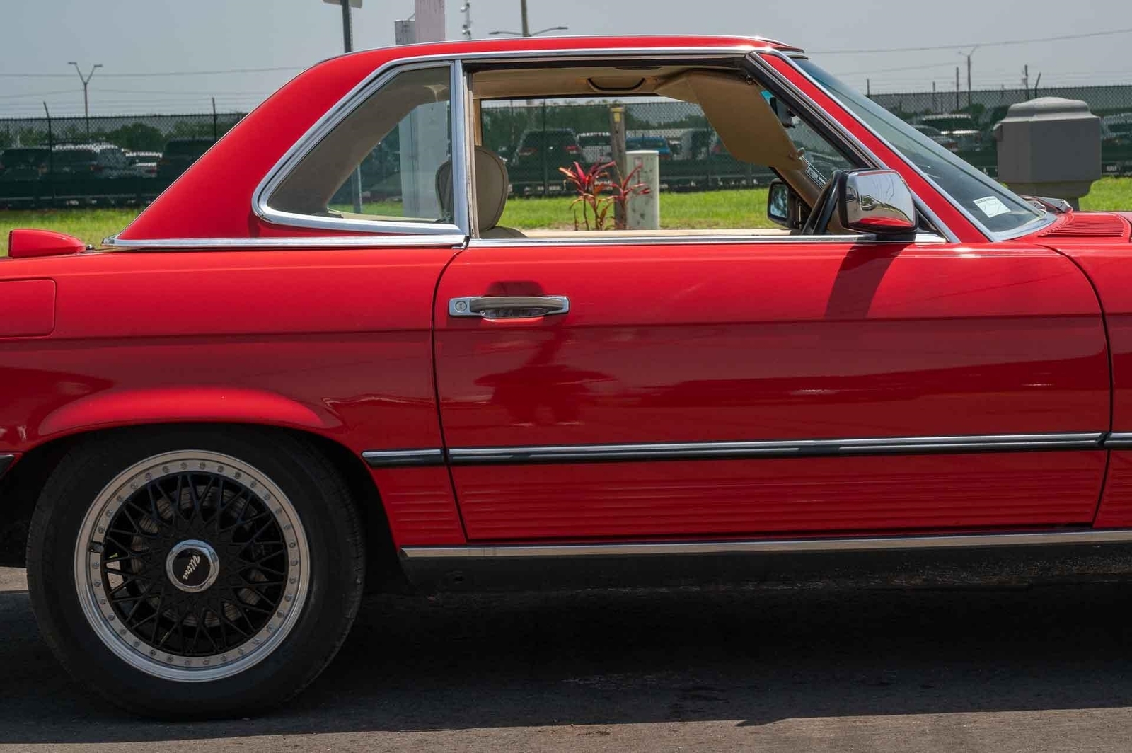 Mercedes-Benz-SL560-1987-2-Door-28