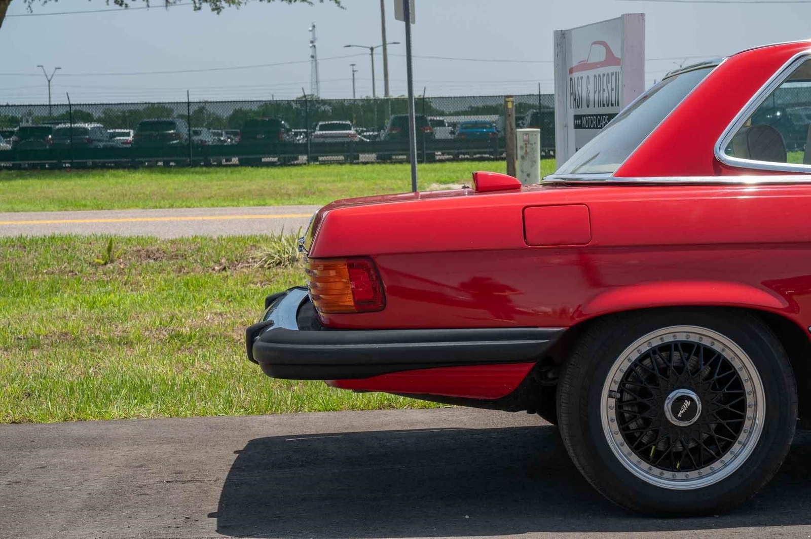 Mercedes-Benz-SL560-1987-2-Door-29
