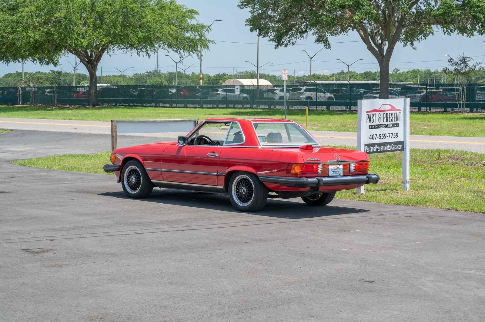 Mercedes-Benz-SL560-1987-2-Door-3