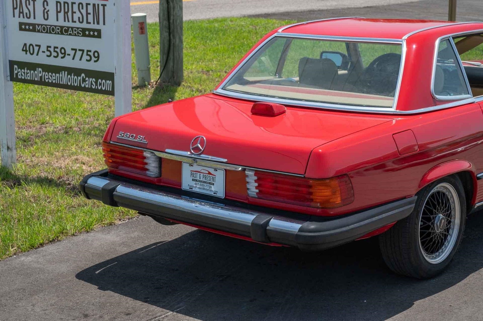 Mercedes-Benz-SL560-1987-2-Door-30
