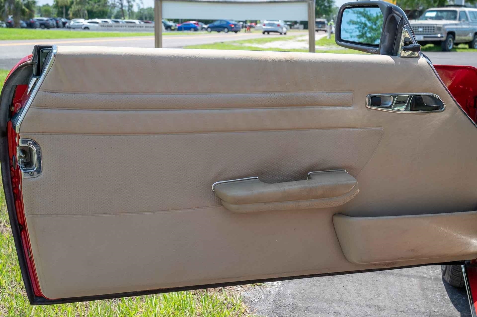 Mercedes-Benz-SL560-1987-2-Door-33