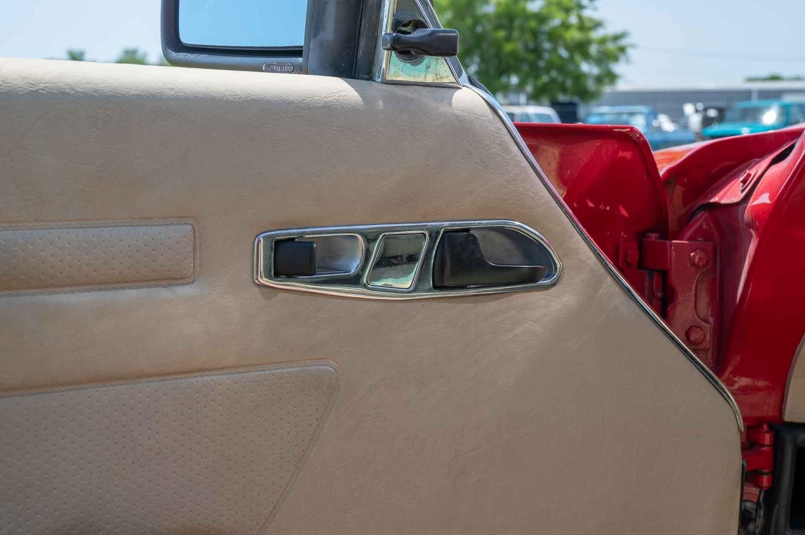 Mercedes-Benz-SL560-1987-2-Door-34