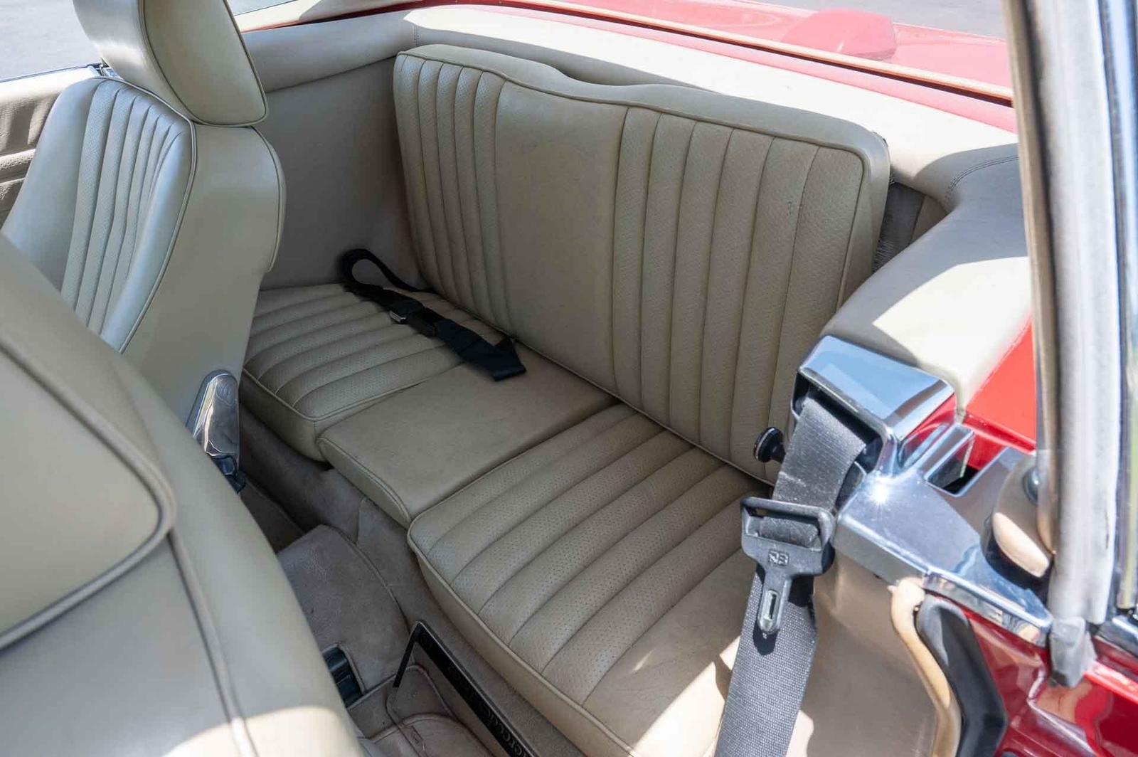 Mercedes-Benz-SL560-1987-2-Door-36