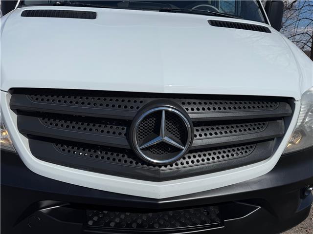 Mercedes-Benz-Sprinter-1916-Standard-Passenger-Van-11