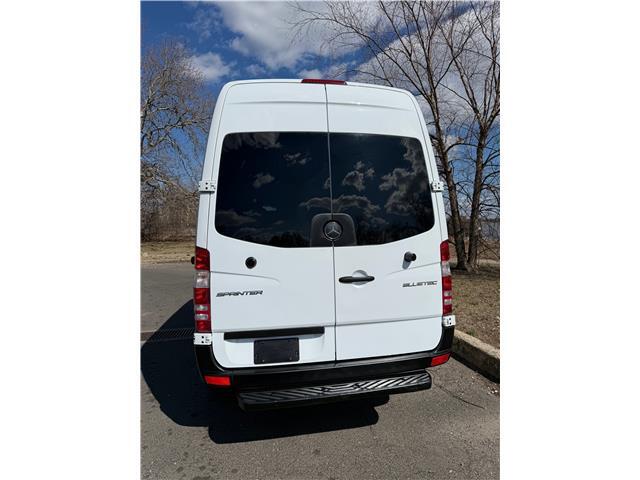 Mercedes-Benz-Sprinter-1916-Standard-Passenger-Van-12