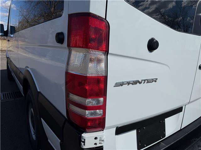Mercedes-Benz-Sprinter-1916-Standard-Passenger-Van-13