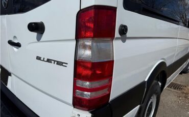 Mercedes-Benz-Sprinter-1916-Standard-Passenger-Van-14