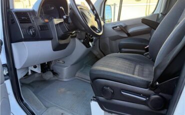 Mercedes-Benz-Sprinter-1916-Standard-Passenger-Van-15