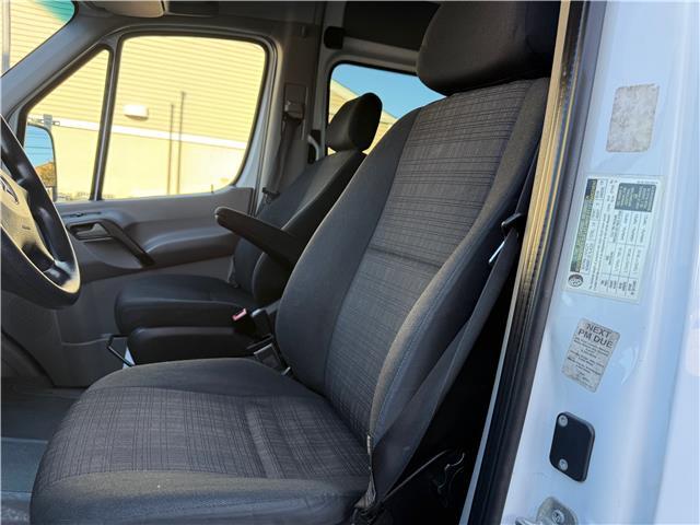 Mercedes-Benz-Sprinter-1916-Standard-Passenger-Van-16