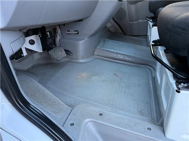 Mercedes-Benz-Sprinter-1916-Standard-Passenger-Van-17