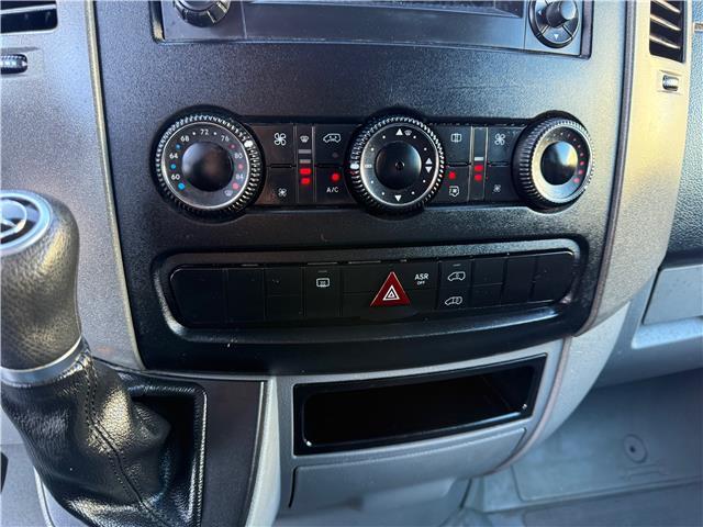 Mercedes-Benz-Sprinter-1916-Standard-Passenger-Van-19