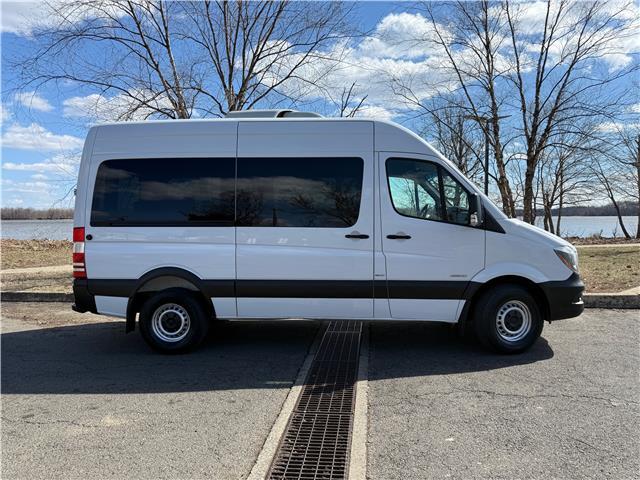 Mercedes-Benz-Sprinter-1916-Standard-Passenger-Van-2