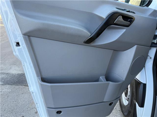 Mercedes-Benz-Sprinter-1916-Standard-Passenger-Van-27