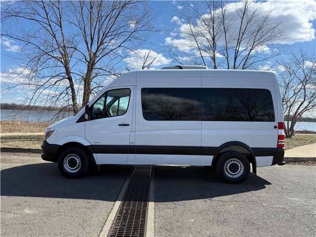 Mercedes-Benz-Sprinter-1916-Standard-Passenger-Van-3
