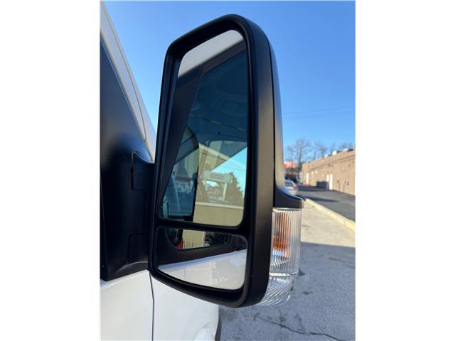 Mercedes-Benz-Sprinter-1916-Standard-Passenger-Van-30