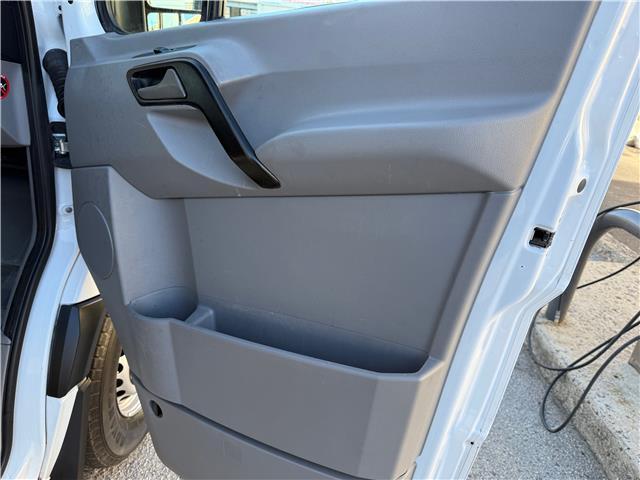 Mercedes-Benz-Sprinter-1916-Standard-Passenger-Van-31