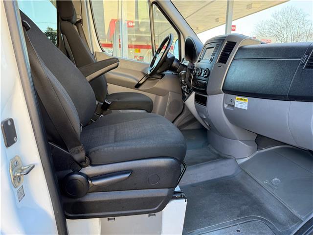 Mercedes-Benz-Sprinter-1916-Standard-Passenger-Van-32