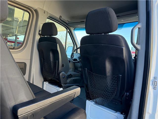 Mercedes-Benz-Sprinter-1916-Standard-Passenger-Van-36