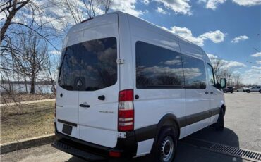 Mercedes-Benz-Sprinter-1916-Standard-Passenger-Van-4