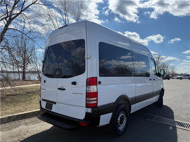 Mercedes-Benz-Sprinter-1916-Standard-Passenger-Van-4