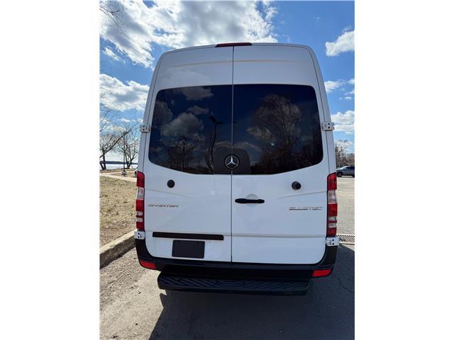 Mercedes-Benz-Sprinter-1916-Standard-Passenger-Van-6