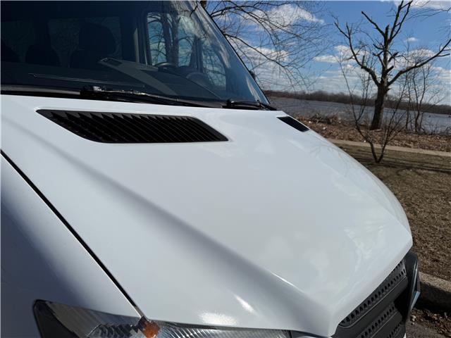 Mercedes-Benz-Sprinter-1916-Standard-Passenger-Van-7