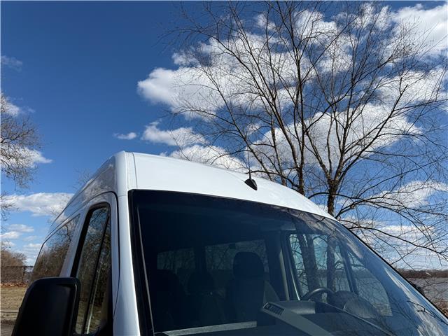 Mercedes-Benz-Sprinter-1916-Standard-Passenger-Van-8