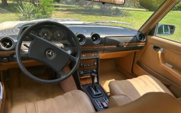 Mercedes-benz-300d-diesel-1981-white-10
