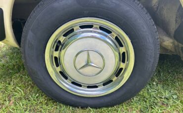 Mercedes-benz-300d-diesel-1981-white-12
