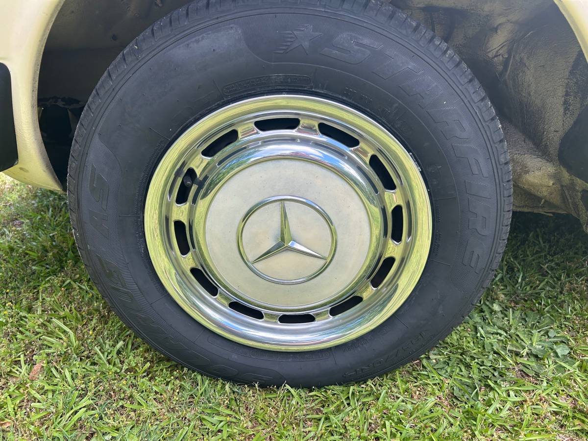 Mercedes-benz-300d-diesel-1981-white-12