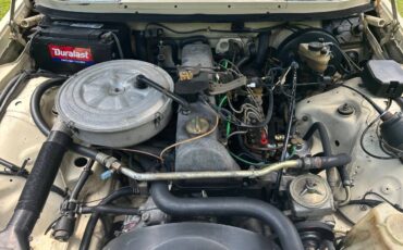 Mercedes-benz-300d-diesel-1981-white-13