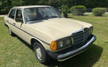 Mercedes-benz-300d-diesel-1981-white-5