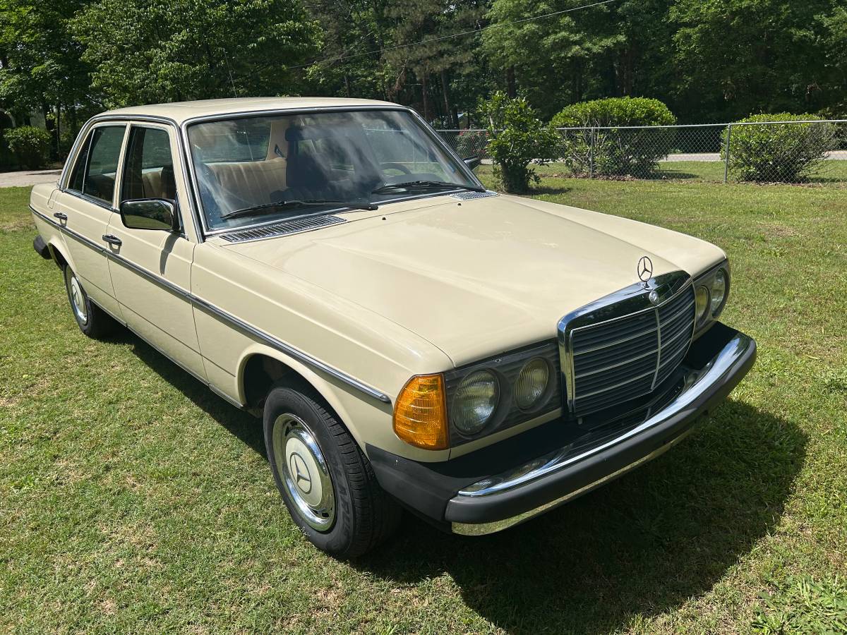 Mercedes-benz-300d-diesel-1981-white-5
