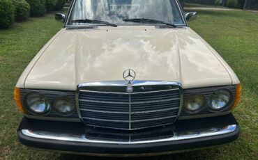 Mercedes-benz-300d-diesel-1981-white-6