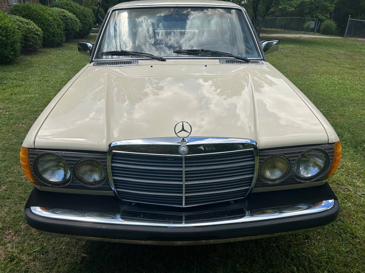 Mercedes-benz-300d-diesel-1981-white-6