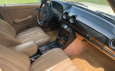 Mercedes-benz-300d-diesel-1981-white-7