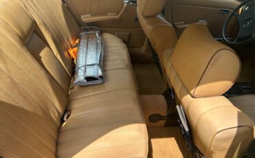 Mercedes-benz-300d-diesel-1981-white-9