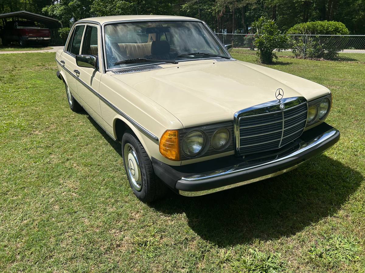 Mercedes-benz-300d-diesel-1981-white