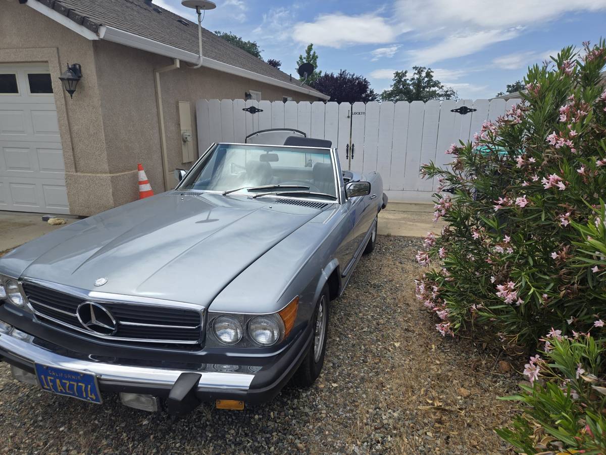 Mercedes-benz-Benz-380sl-1982-silver-1