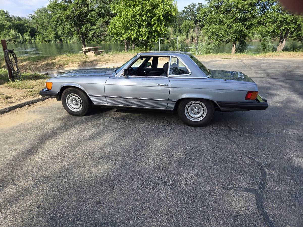 Mercedes-benz-Benz-380sl-1982-silver-3