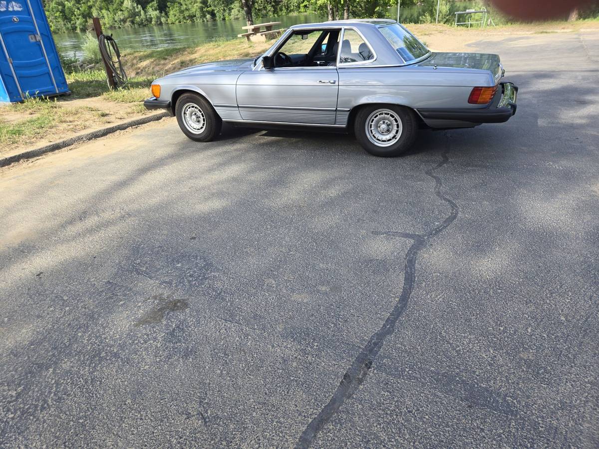 Mercedes-benz-Benz-380sl-1982-silver-4